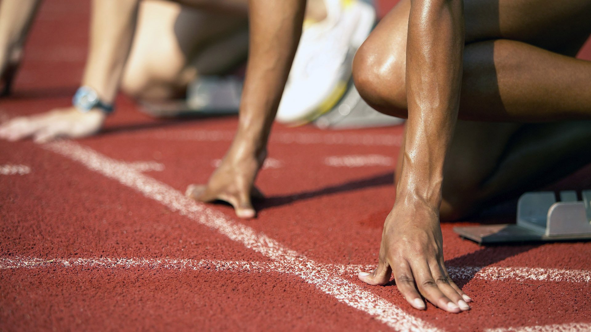 九游体育官网入口-国际铁人三项大奖赛炎热天气下鏖战，国际铁人三项标准距离